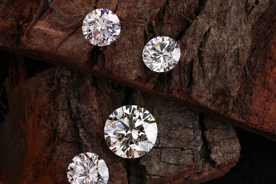 国産の宝石モアサナイト